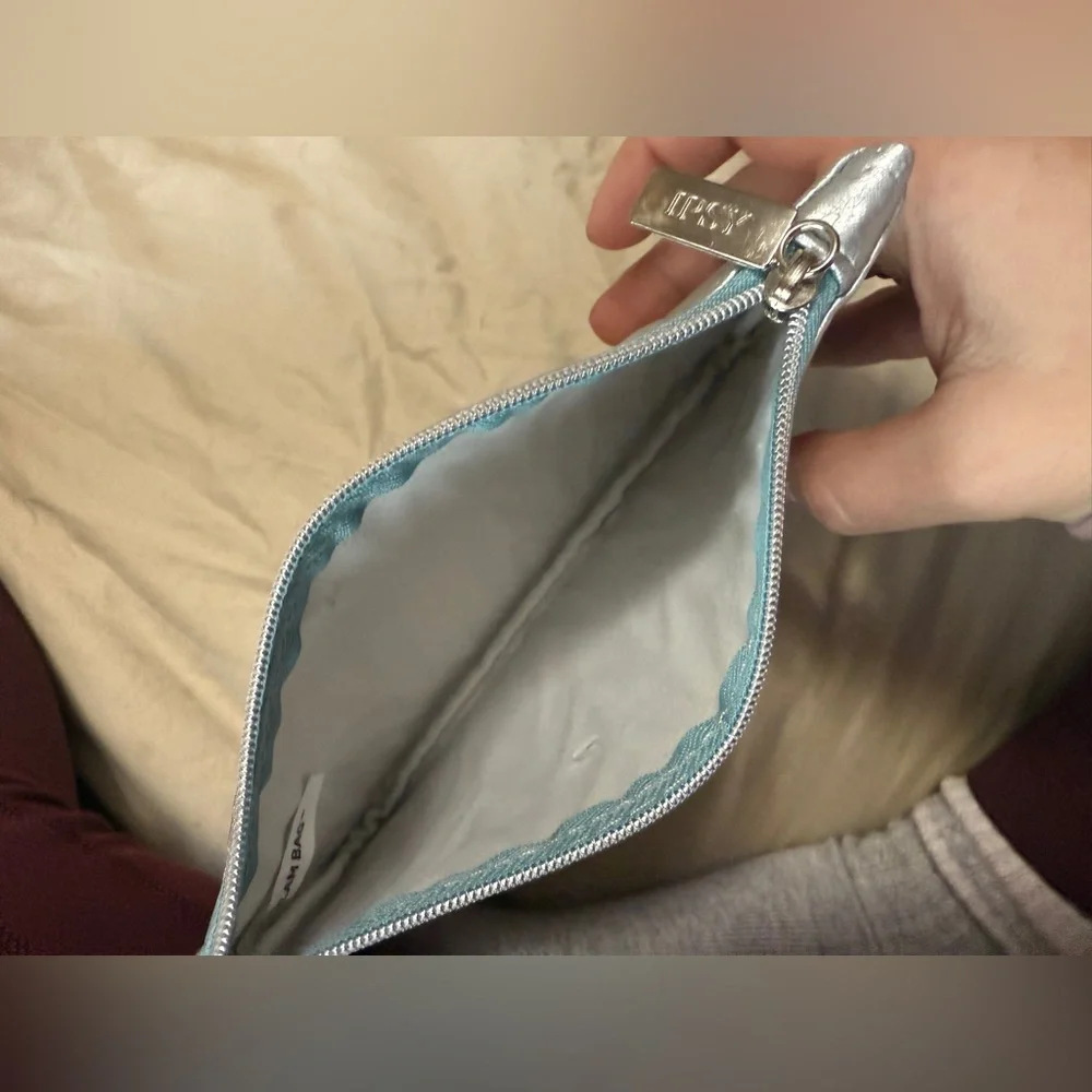 💙 4/$20 Silver Ipsy Cosmetics Bag